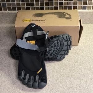 Vibram fivefingers shoes NEW